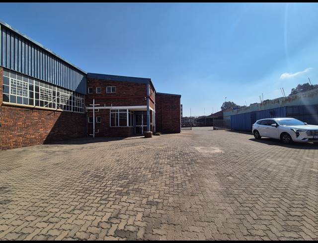 1,300M² WAREHOUSE FOR SALE IN KNIGHTS